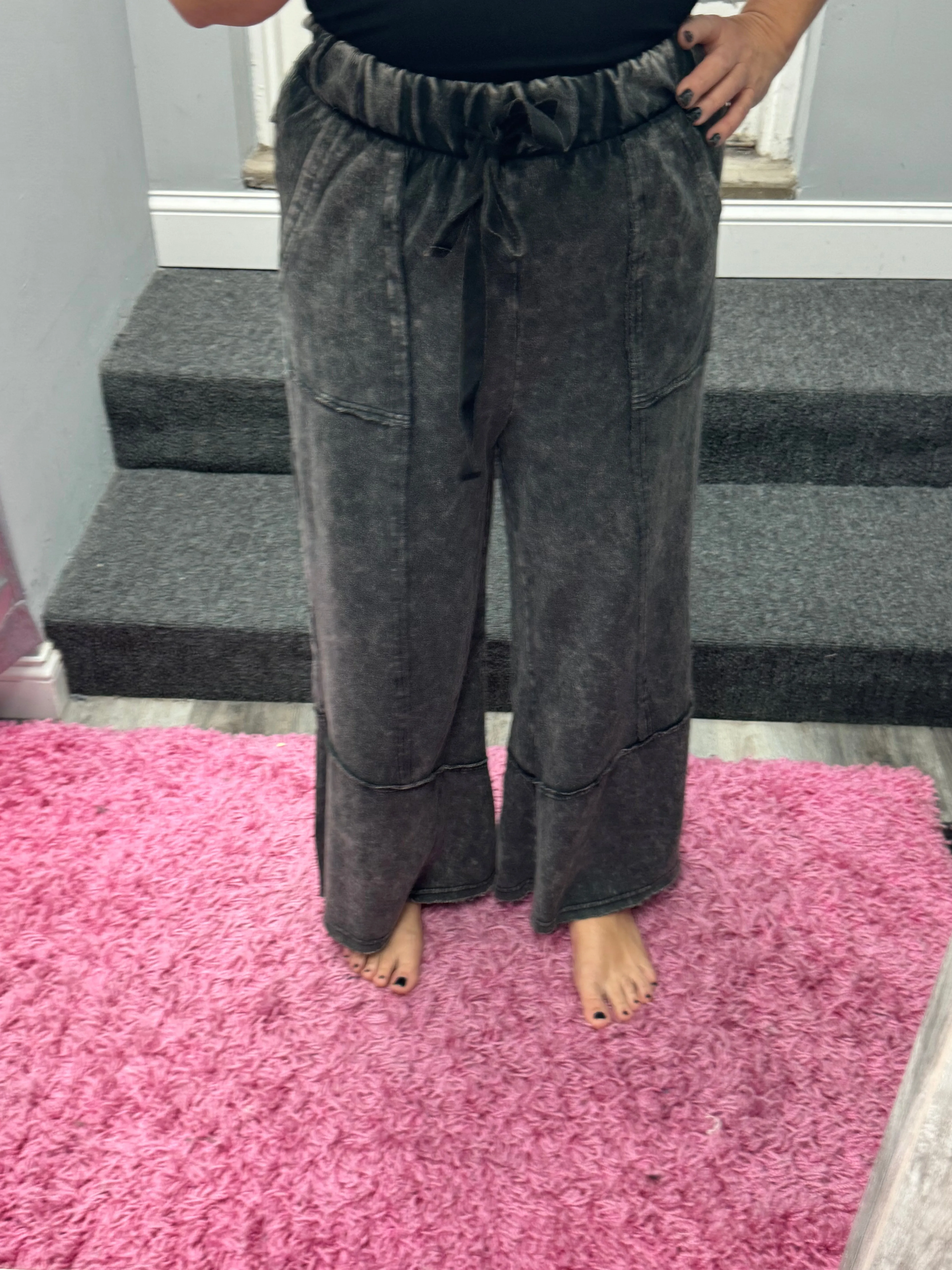 EXPOSED-SEAM FLARE HEM PANTS WITH POCKETS - ASH BLACK OR ASH MOCHA