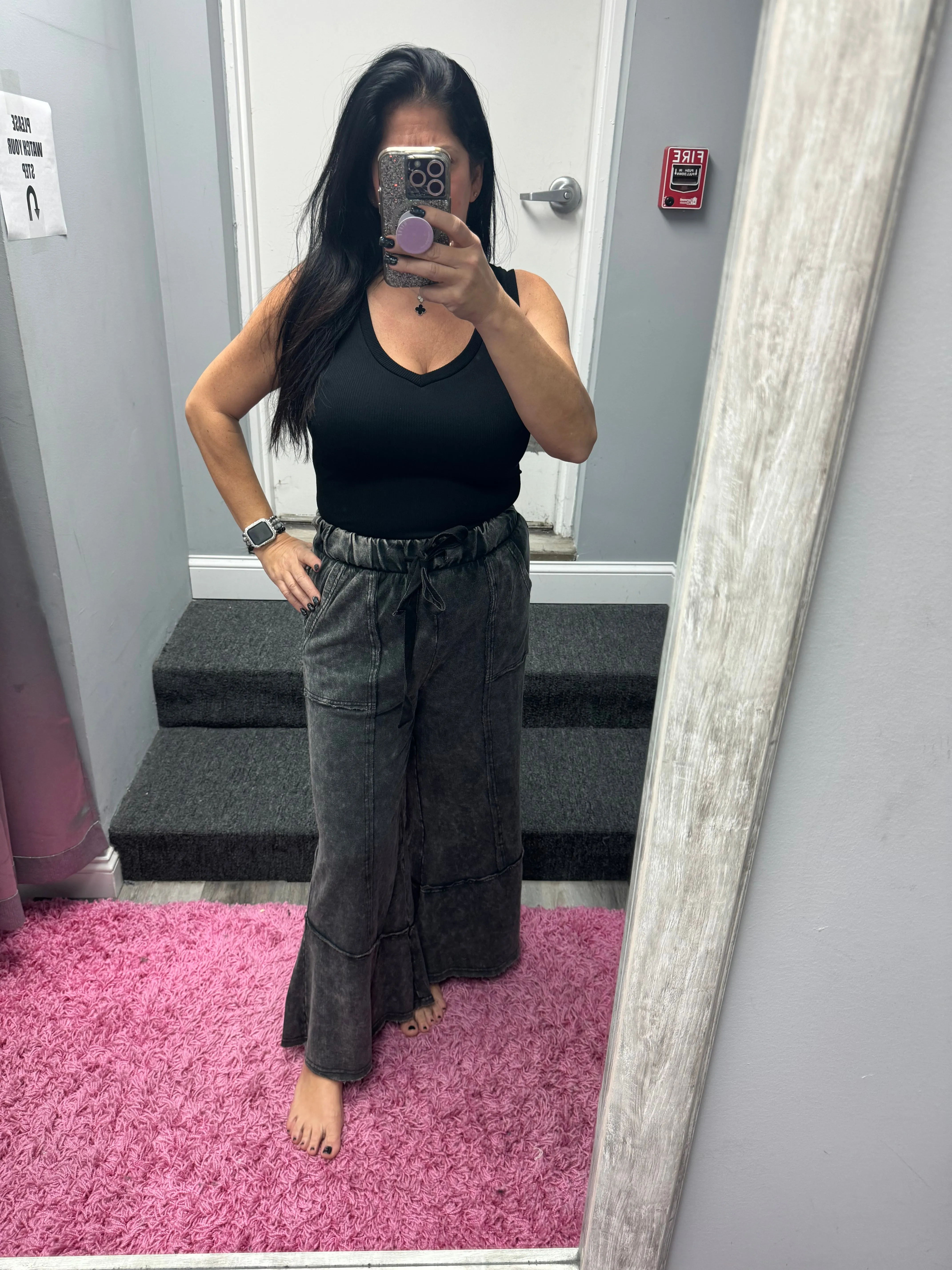EXPOSED-SEAM FLARE HEM PANTS WITH POCKETS - ASH BLACK OR ASH MOCHA