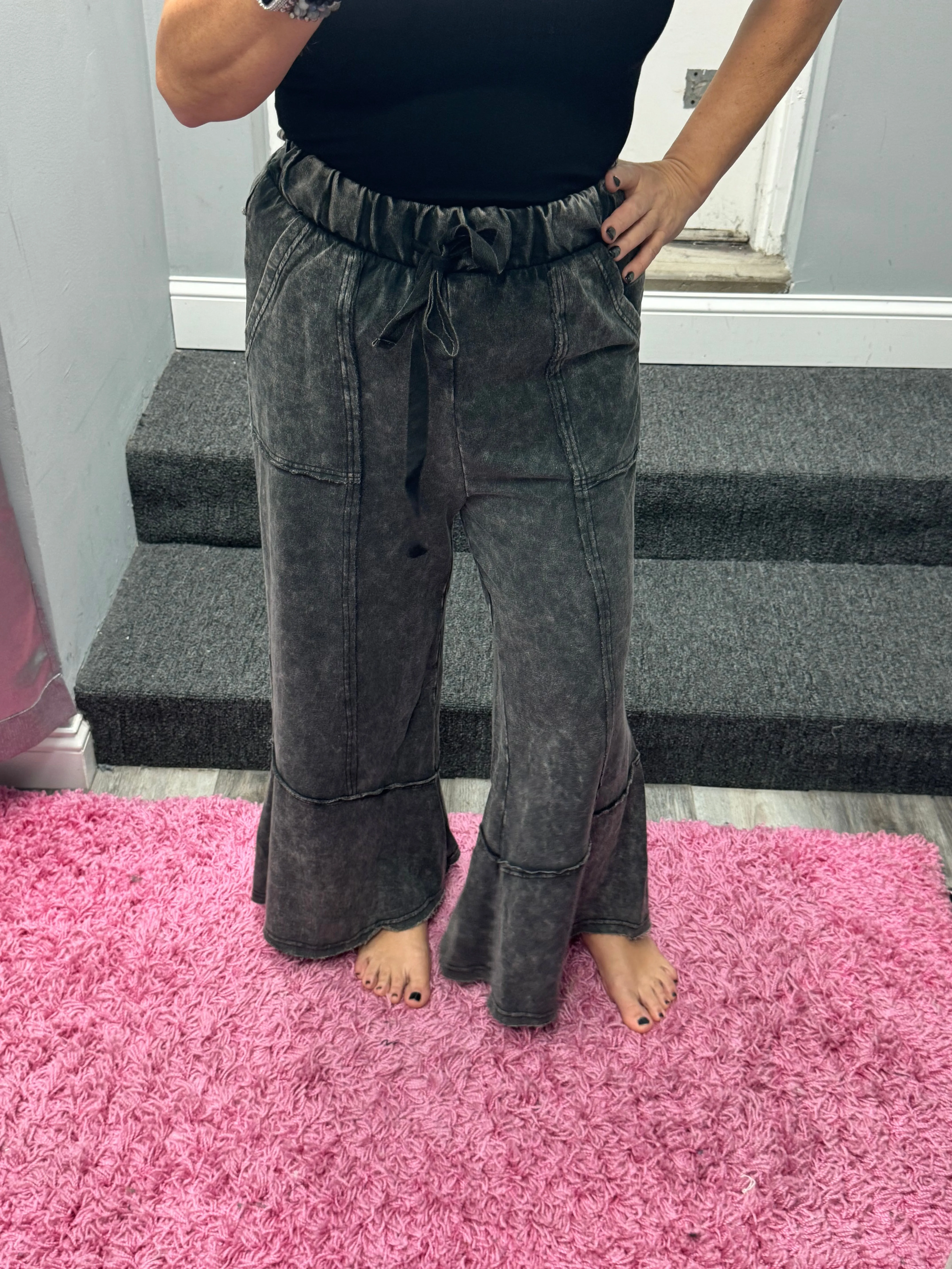 EXPOSED-SEAM FLARE HEM PANTS WITH POCKETS - ASH BLACK OR ASH MOCHA