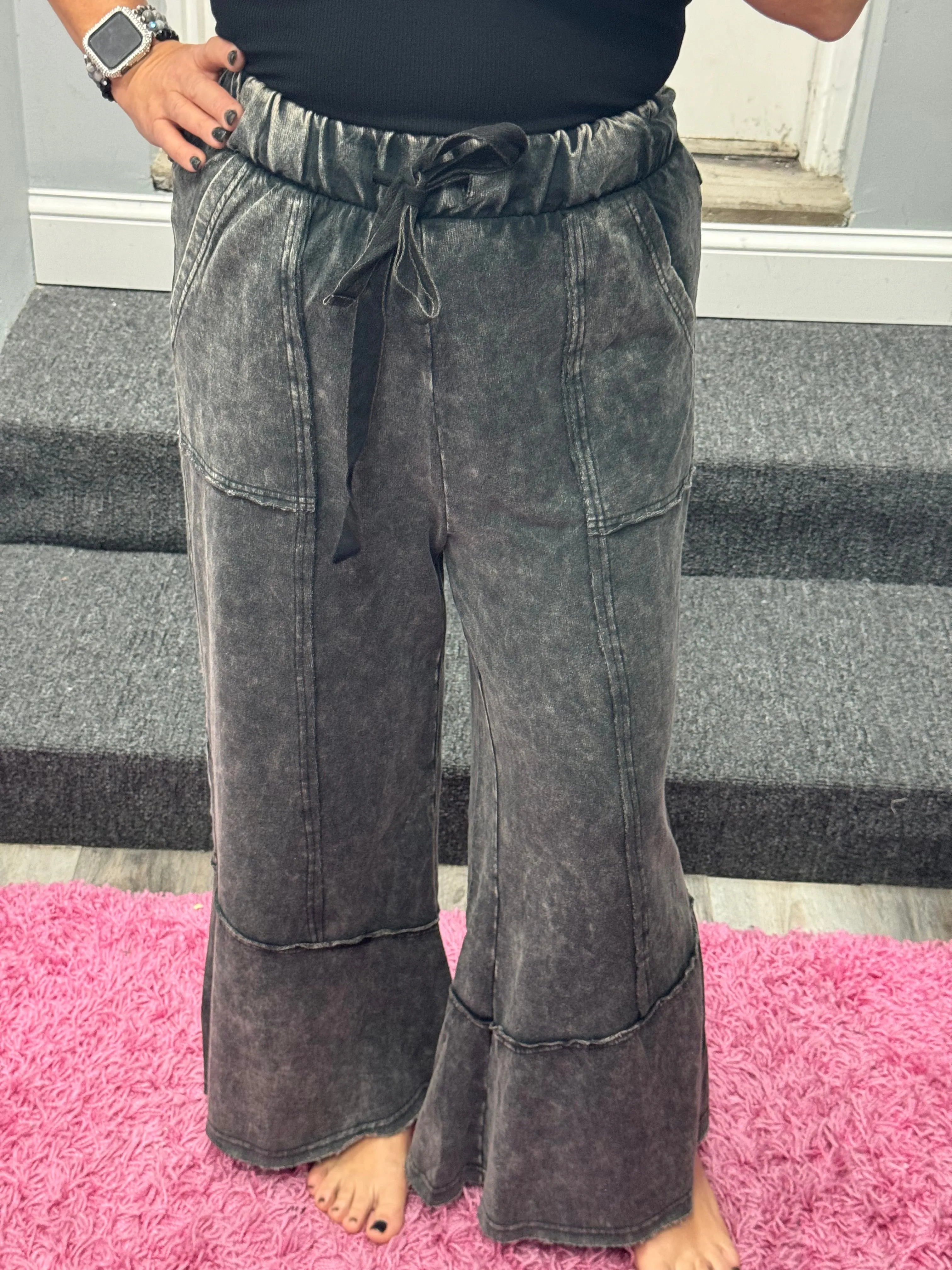 EXPOSED-SEAM FLARE HEM PANTS WITH POCKETS - ASH BLACK OR ASH MOCHA