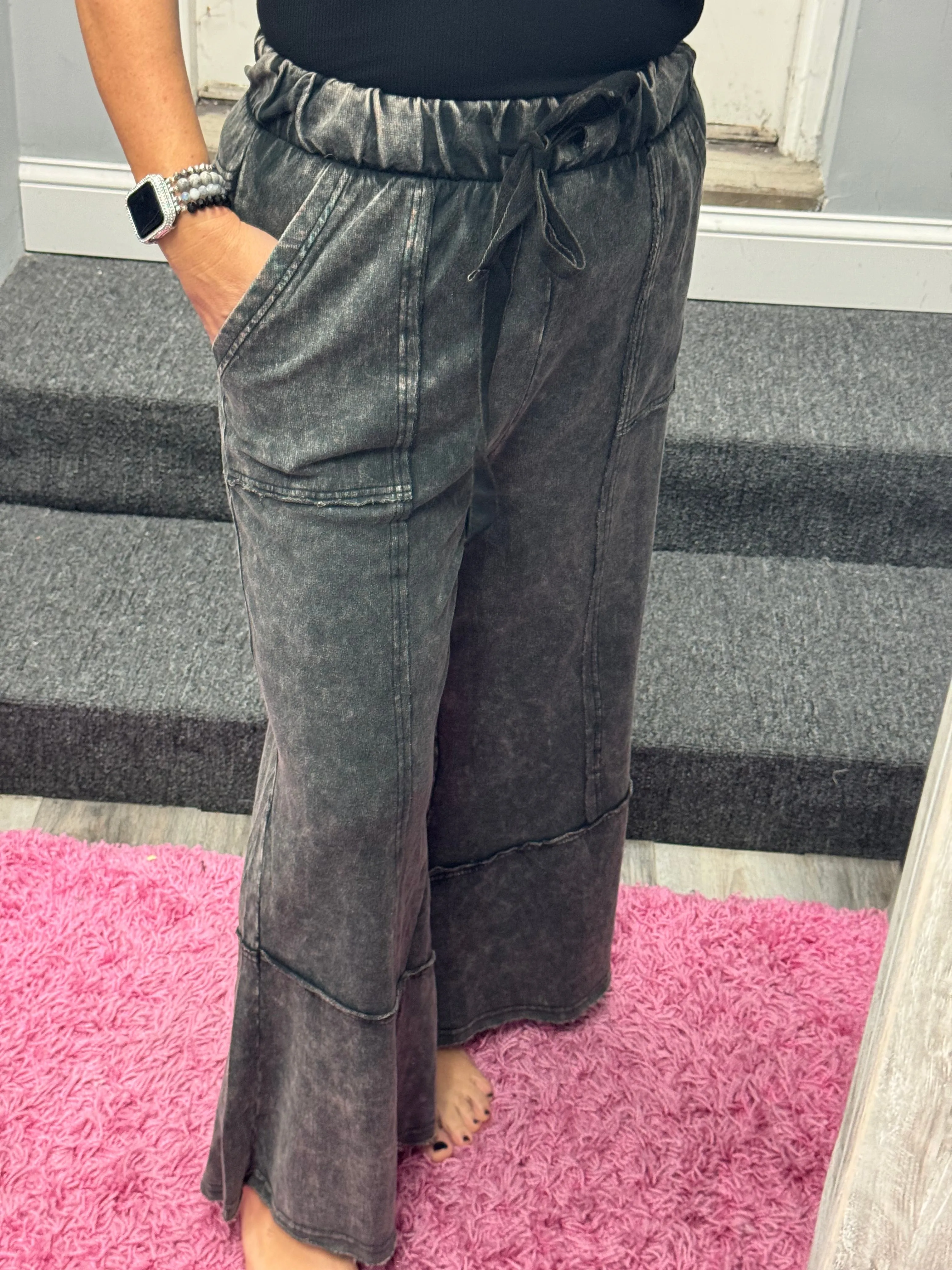 EXPOSED-SEAM FLARE HEM PANTS WITH POCKETS - ASH BLACK OR ASH MOCHA
